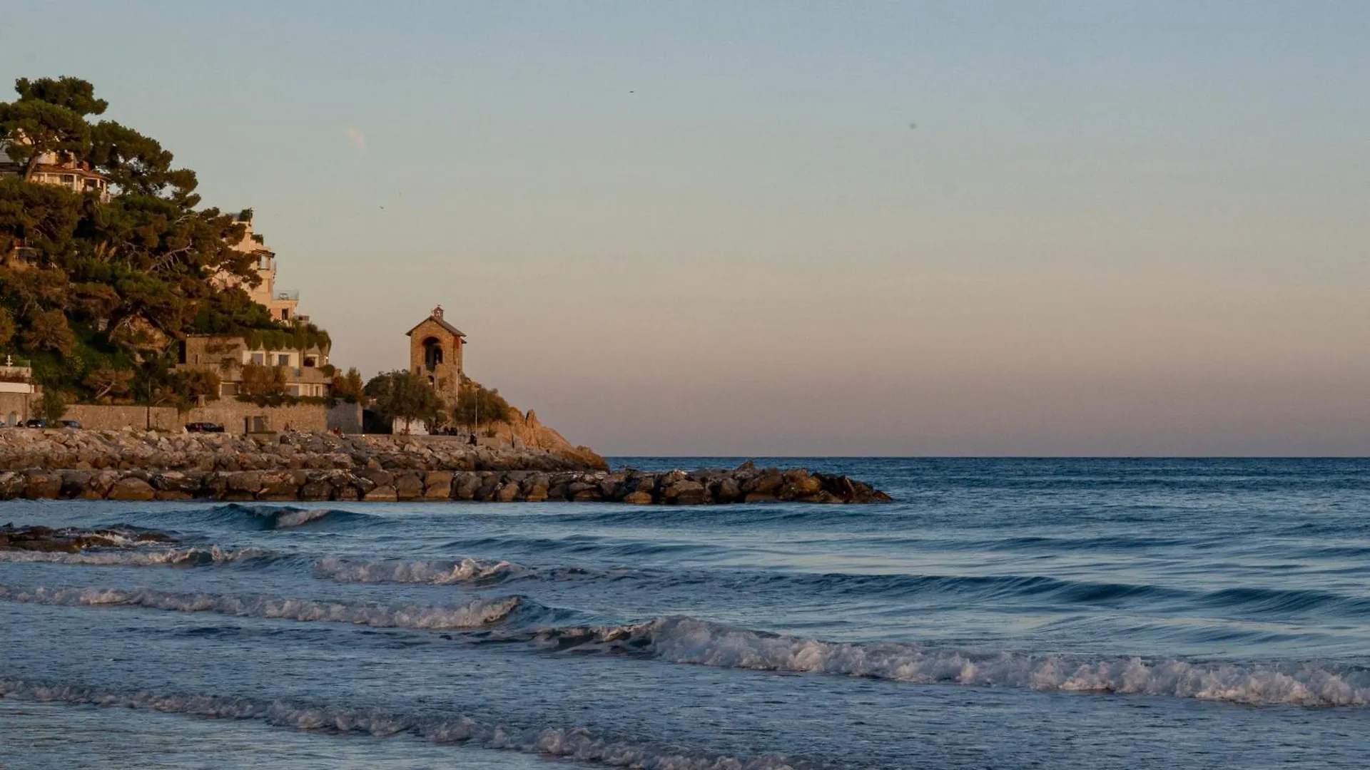 Al Numero 6, Trilocale Luminoso E Accogliente A Pochi Passi Dal Mare Alassio 0*,