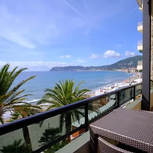 Sole Mare Alaxi Aparthotel